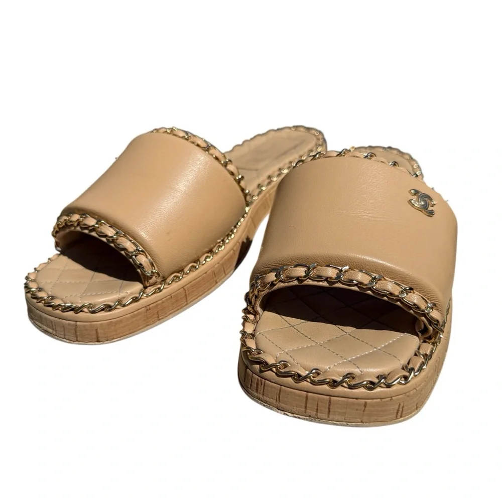 Chanel CC Chain Trim Quilted Slide Sandals Beige Leather Platform Size 41 Italy - Picture 4 of 15